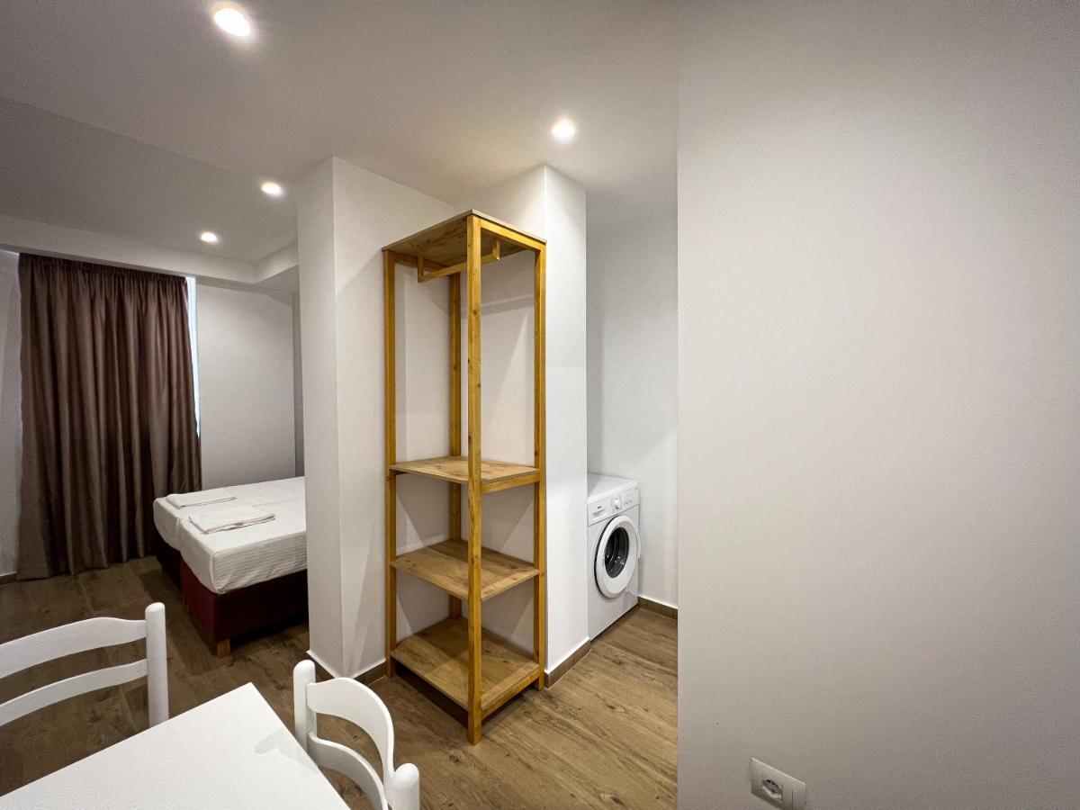Klea B Sarandë
